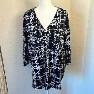 Women's George 3/4 Sleeve Black & White Abstract Patterned V-Neck Blouse - 2X